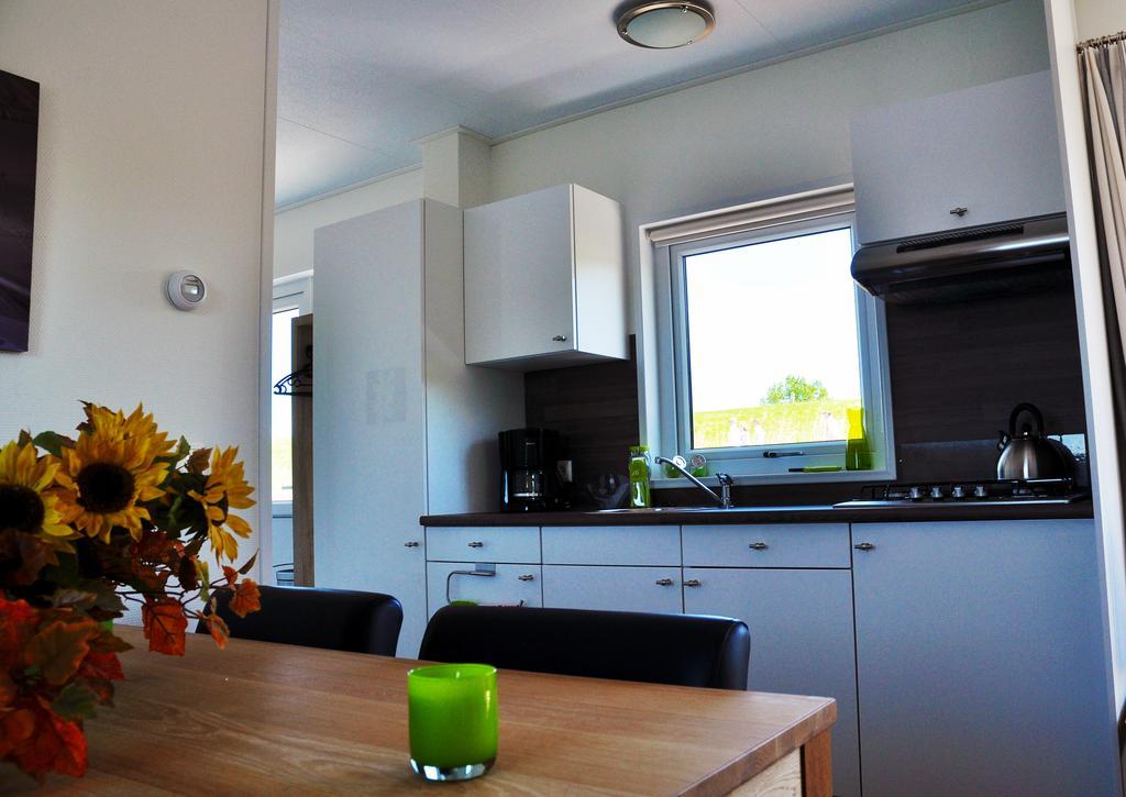 Bestmarine Waterchalets Flevo Marina Lelystad Rum bild