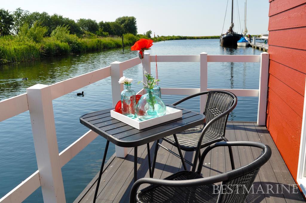 Bestmarine Waterchalets Flevo Marina Lelystad Rum bild