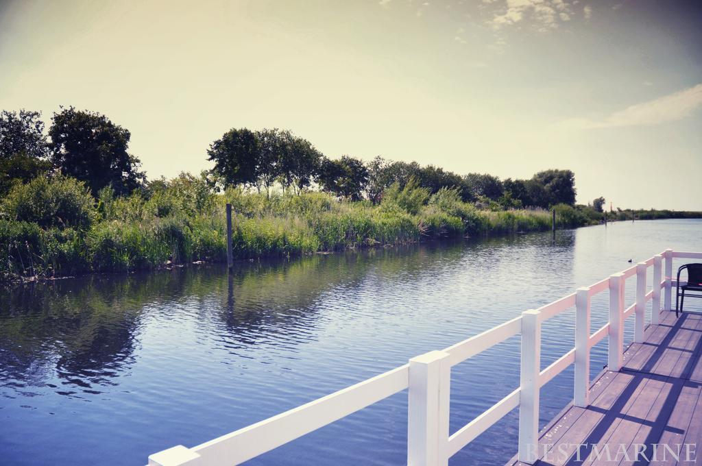 Bestmarine Waterchalets Flevo Marina Lelystad Rum bild