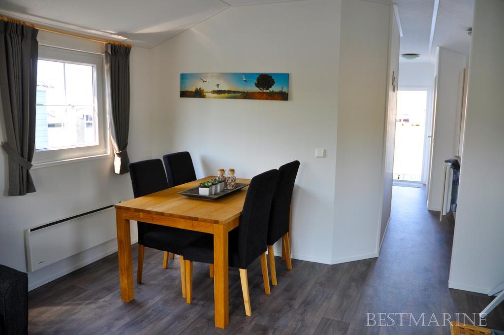 Bestmarine Waterchalets Flevo Marina Lelystad Rum bild
